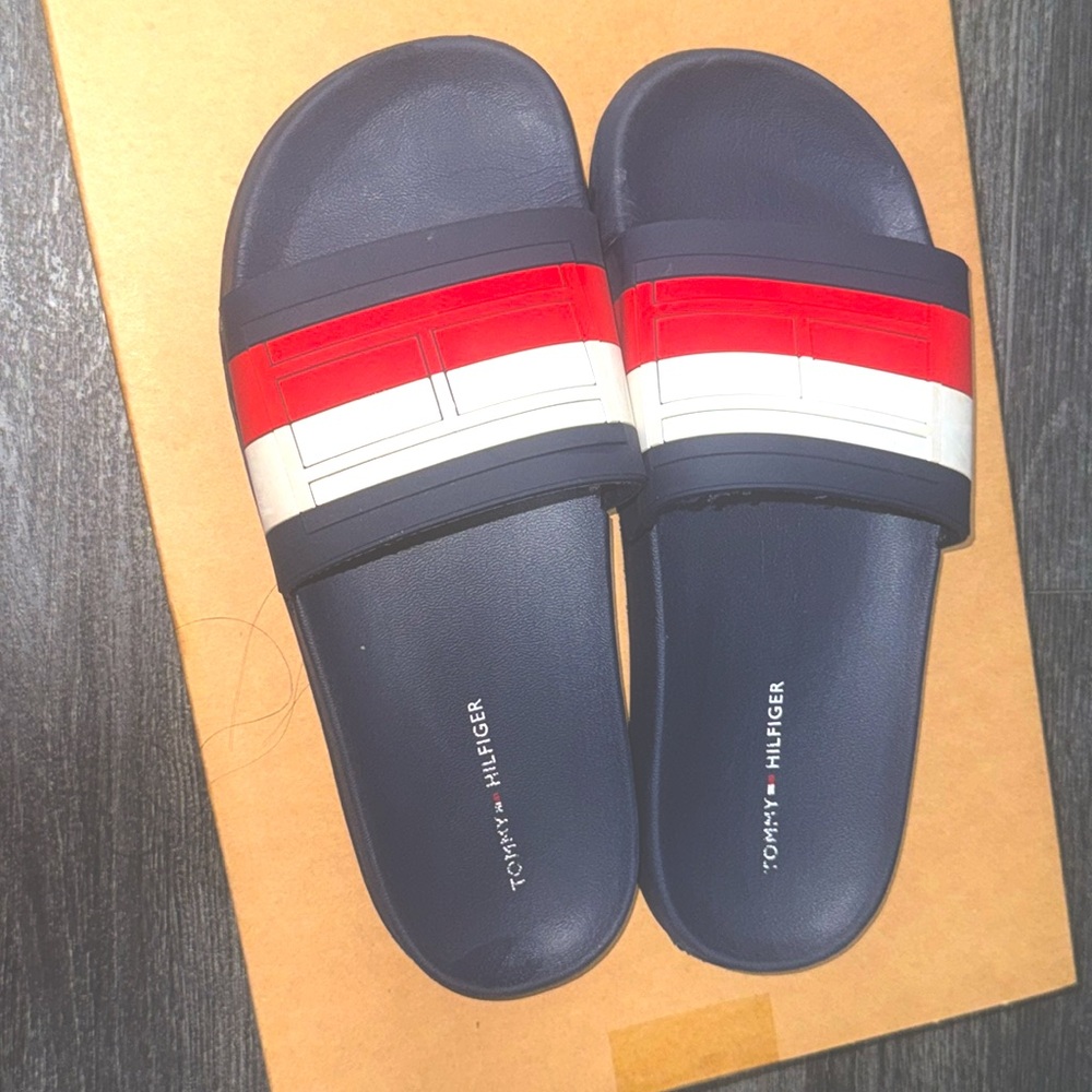 TOMMY HILFIGER SLIDES SIZE 6 used